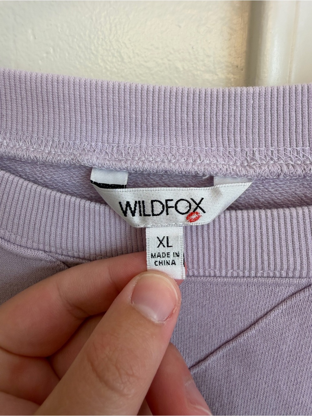 Wildfox Dogs Love Me Crewneck Sweatshirt Pink Graphic Women’s Size XL - Picture 3 of 8